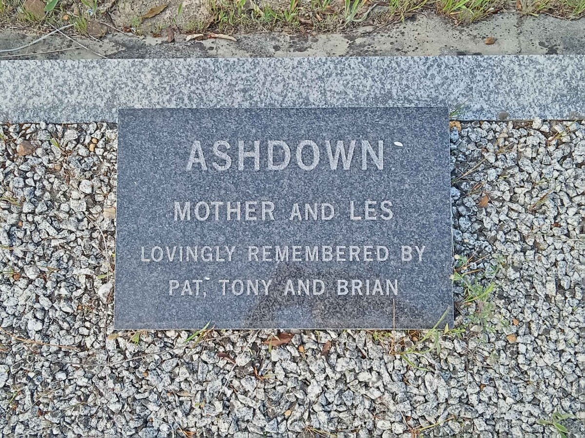 ASHDOWN Les & Mother 