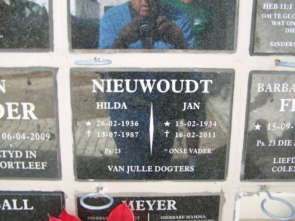NIEUWOUDT Jan 1934-2011 &amp; Hilda 1936-1987