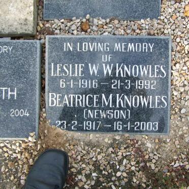 KNOWLES Leslie W.W. 1916-1992 &amp; Beatrice M. NEWSON 1917-2003