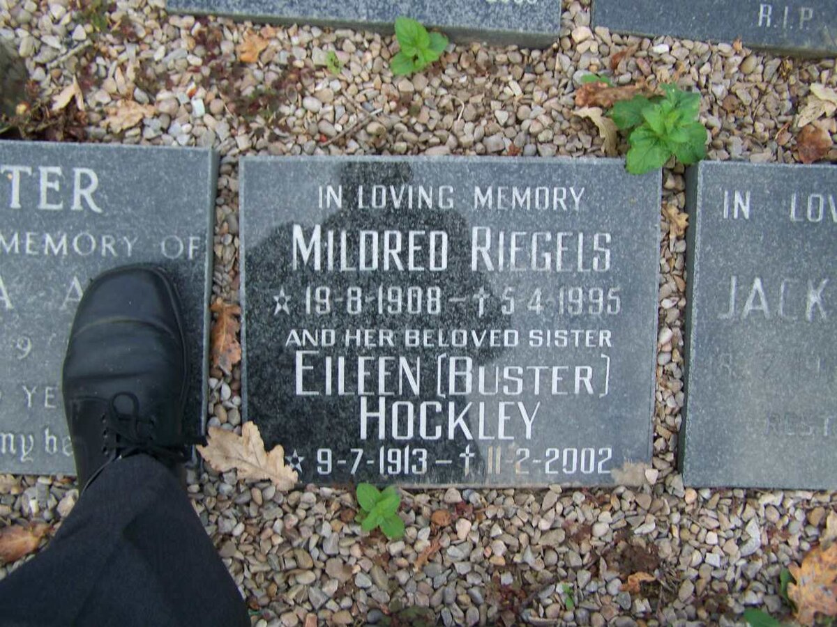 RIEGELS Mildred 1908-1995 :: HOCKLEY Eileen 1913-2002