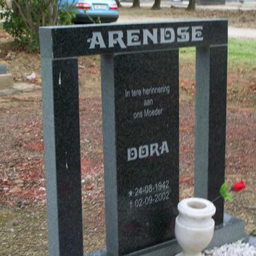 ARENDSE Dora 1942-2002