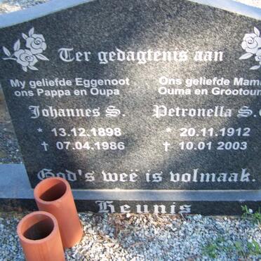 HEUNIS  Johannes  1898-1986 &amp; Petronella S.C.  1912-2003