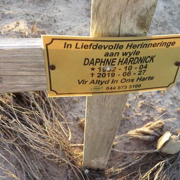 HARDNICK Daphne 1952-2019