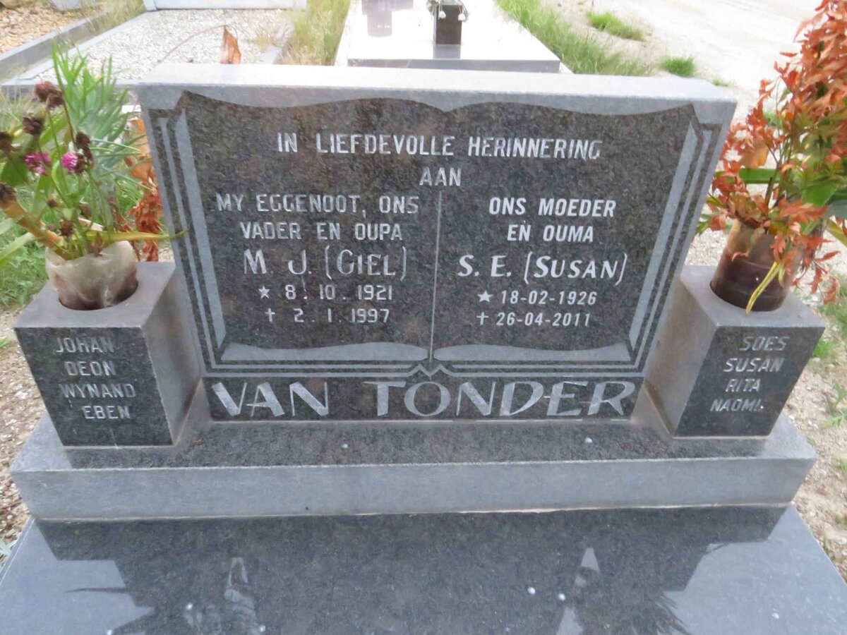 TONDER M.J., van 1921-1997 &amp; S.E. 1926-2011