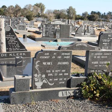 TONDER Michiel Jacobus, van 1918-1988 &amp; Maria Elizabeth VAN ZYL 1919-1972