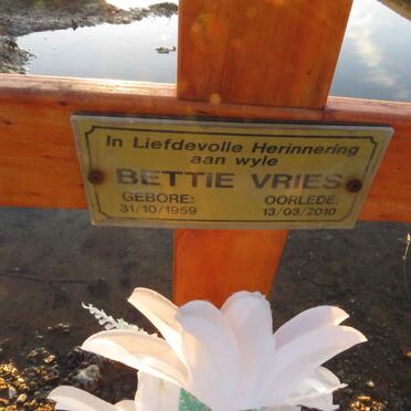 VRIES Bettie 1959-2010