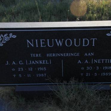 NIEUWOUDT J.A.G. 1915-1987 &amp; A.A. 1918-1989