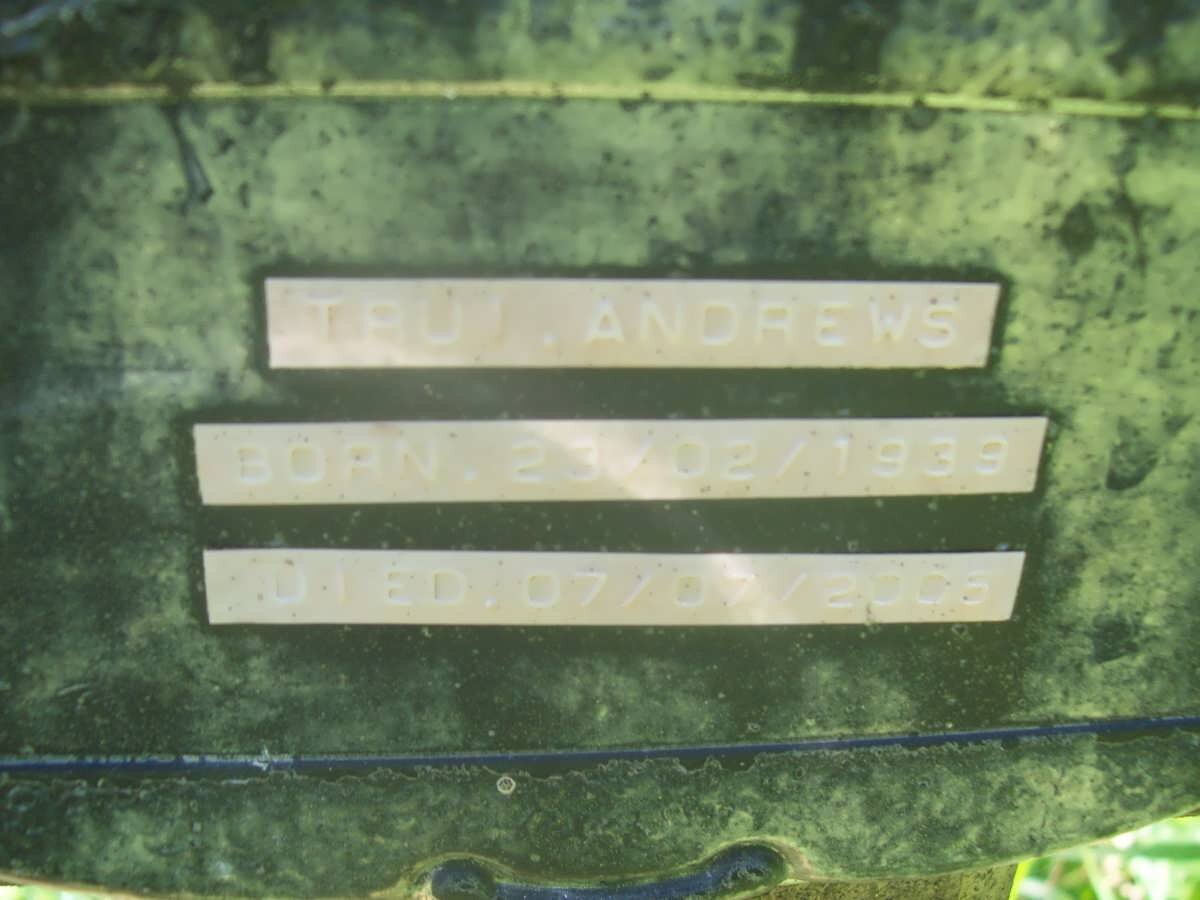 ANDREWS Trui 1939-2006