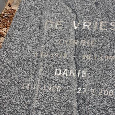 VRIES Danie, de 1920-2003 &amp; Corrie 1918-1999