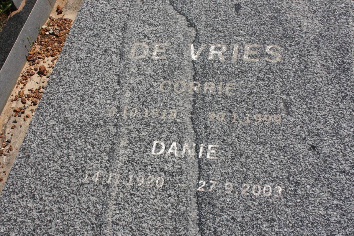 VRIES Danie, de 1920-2003 &amp; Corrie 1918-1999