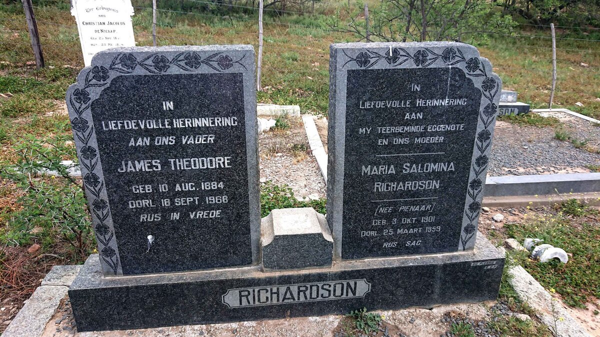 RICHARDSON James Theodore 1884-1968 & Maria Salomina PIENAAR 1901-1959