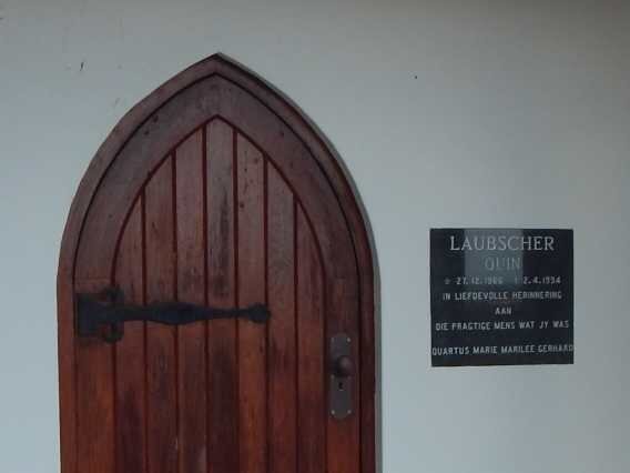 2. Gedenksteen aan buitekant