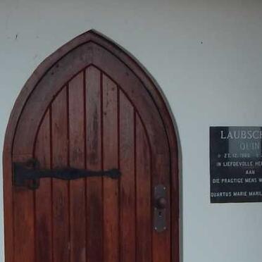 2. Gedenksteen aan buitekant