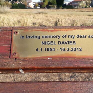 DAVIES Dennis 1919-2001 :: DAVIES Nigel 1954-2012