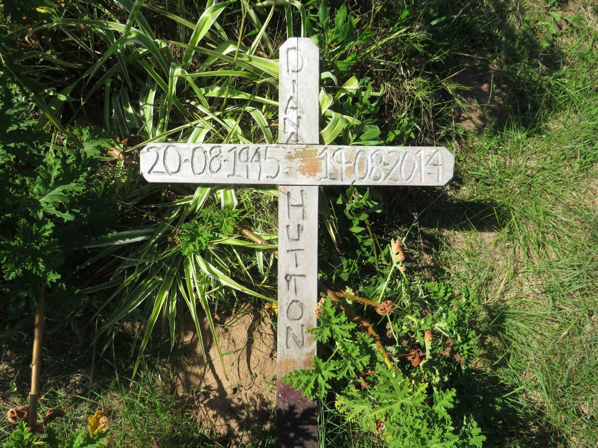 HUTTON Diana 1945-2014