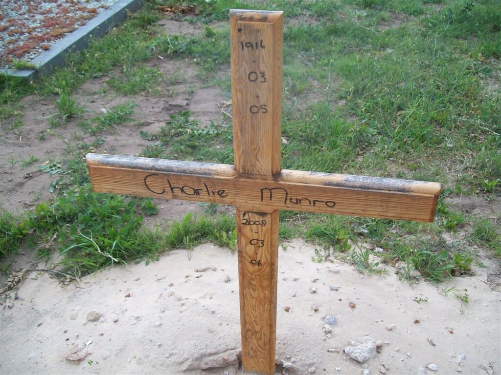 MUNRO Charlie 1916-2008