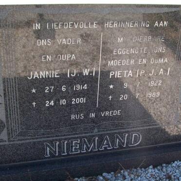 NIEMAND J.W. 1914-2001 &amp; P.J.A. 1922-1989