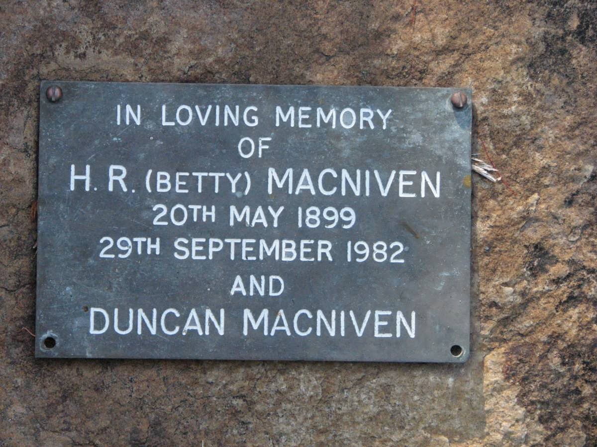 MACNIVEN Duncan &amp; H.R. 1899-1982