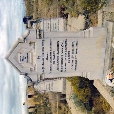 Western Cape, LADISMITH district, Buffels Fontein 86, Van Zyldamme, farm cemetery