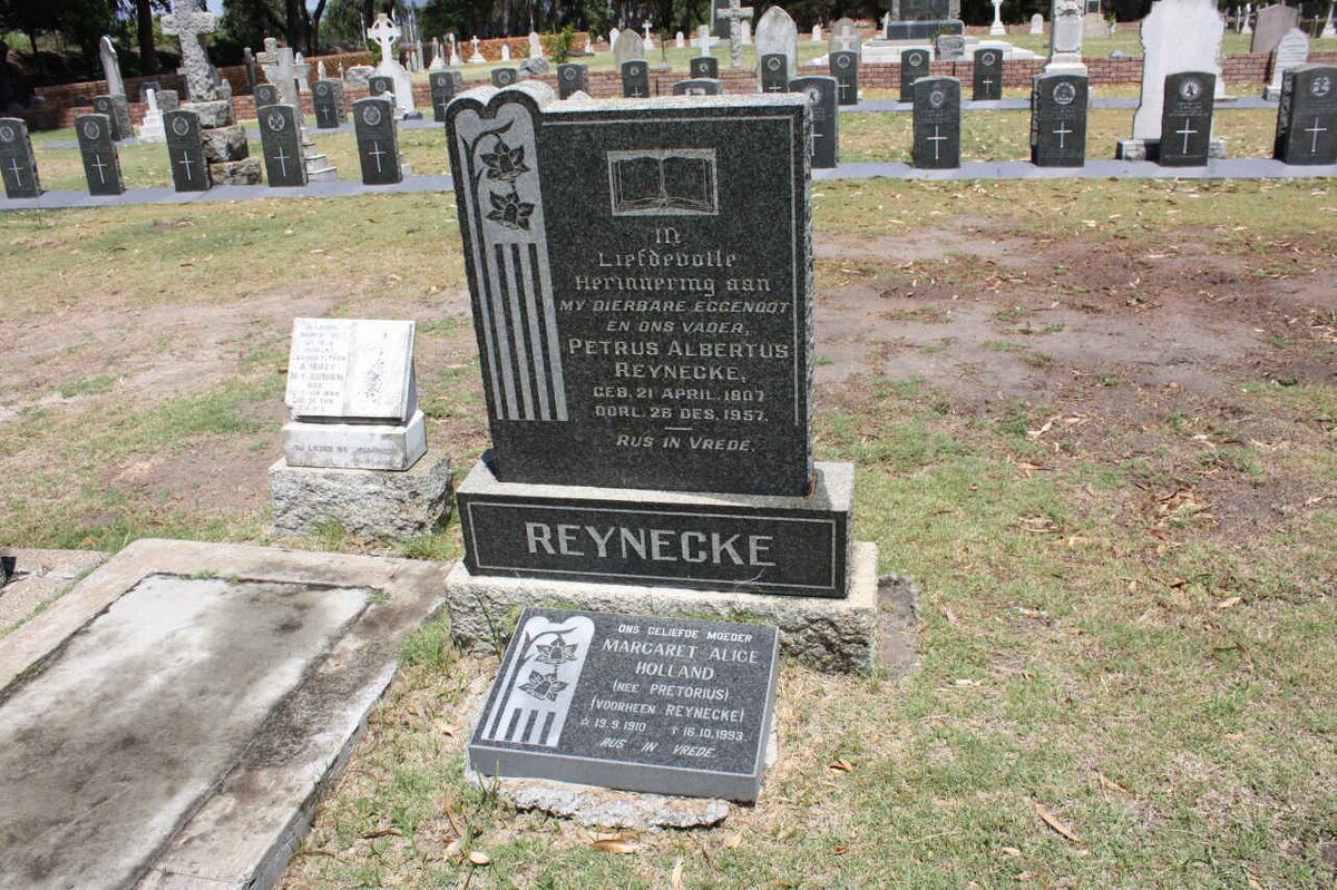 REYNECKE Petrus Albertus 1907-1957 &amp; Margaret Alice HOLLAND nee PRETORIUS 1910-1993