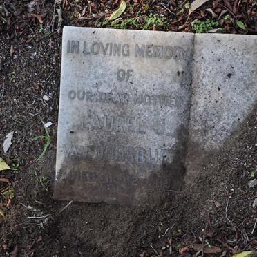 DOESBURG Laurel J., van