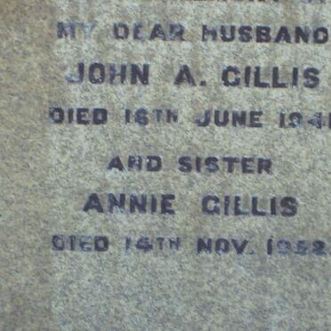 GILLIS John A.  -1941 ::  GILLIS Annie  -1952