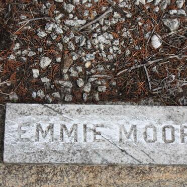 MOORE Emmie