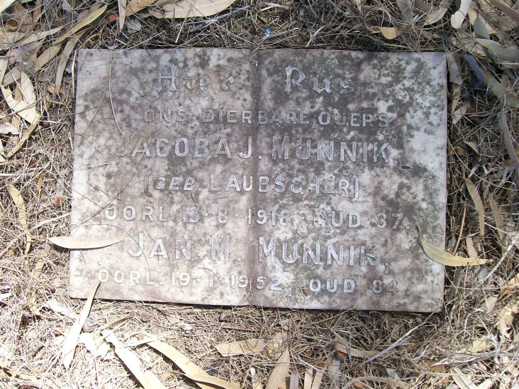 MUNNIK Jan M. -1952 &amp; Jacoba J. LAUBSCHER -1918
