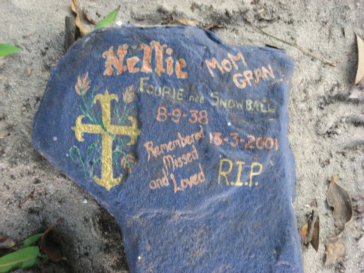 FOURIE Nellie nee SNOWBALL 1938-2001