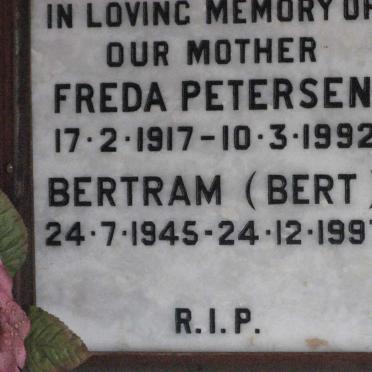 PETERSEN Freda 1917-1992 :: PETERSEN Bertram 1945-1997