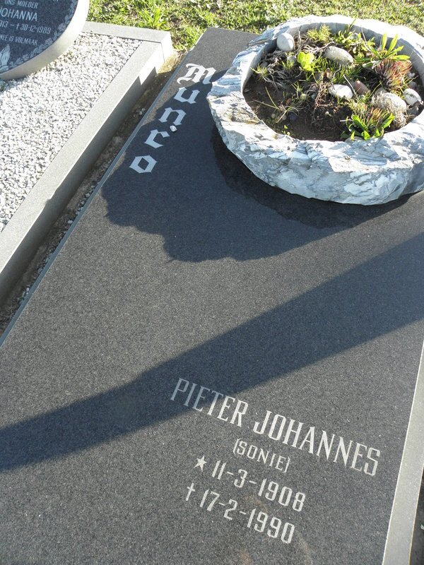 MUNRO Pieter Johannes 1908-1990