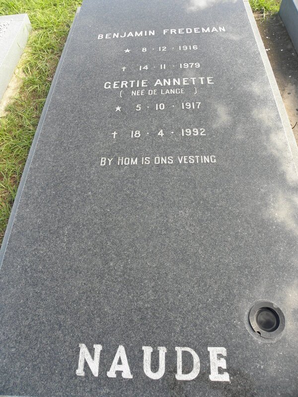 NAUDE Benjamin Fredeman 1916-1979 &amp; Gertie Annette DE LANGE 1917-1992