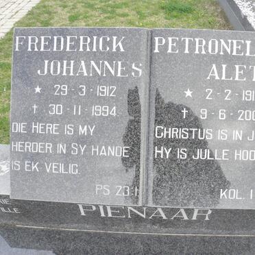 PIENAAR Frederick Johannes 1912-1994 &amp; Petronella Aletta 1918-2001