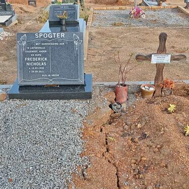 SPOGTER Frederick Nicholas 1938-2011 &amp; Mavis Patricia 1942-2022 