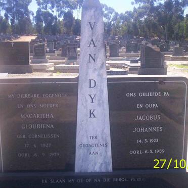 DYK Jacobus Johannes, van 1923-1989 &amp; Magaritha Gloudiena CORNELISSEN 1927-1979
