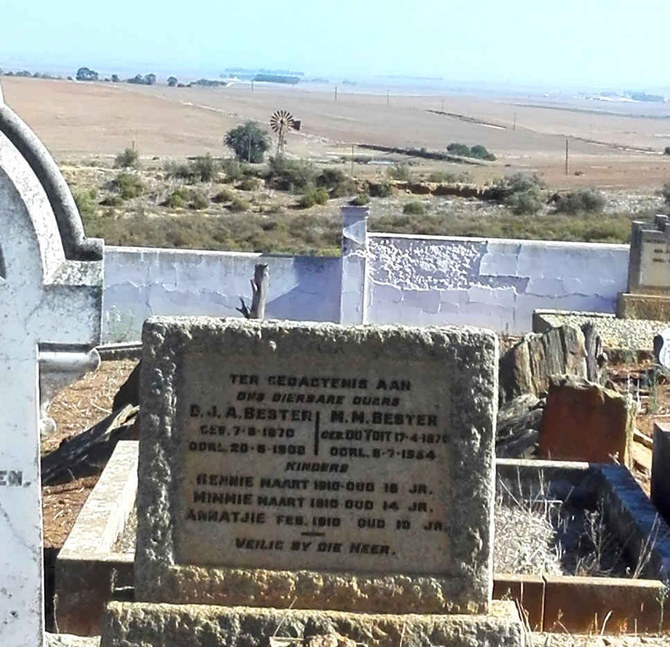 BESTER D.J.A. 1870-1908 & M.M. DU TOIT 1870-1954 :: BESTER Hennie -1910 :: BESTER Mimmie -1910 :: BESTER Annatjie -1910
