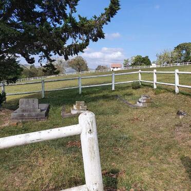 Western Cape, MOSSEL BAY district, Bonnievale, Ruiterbosch 60, Eight Bells Mountain Inn, farm cemetery