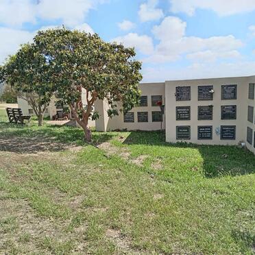 1. Muur van Herinnering / Memorial Wall