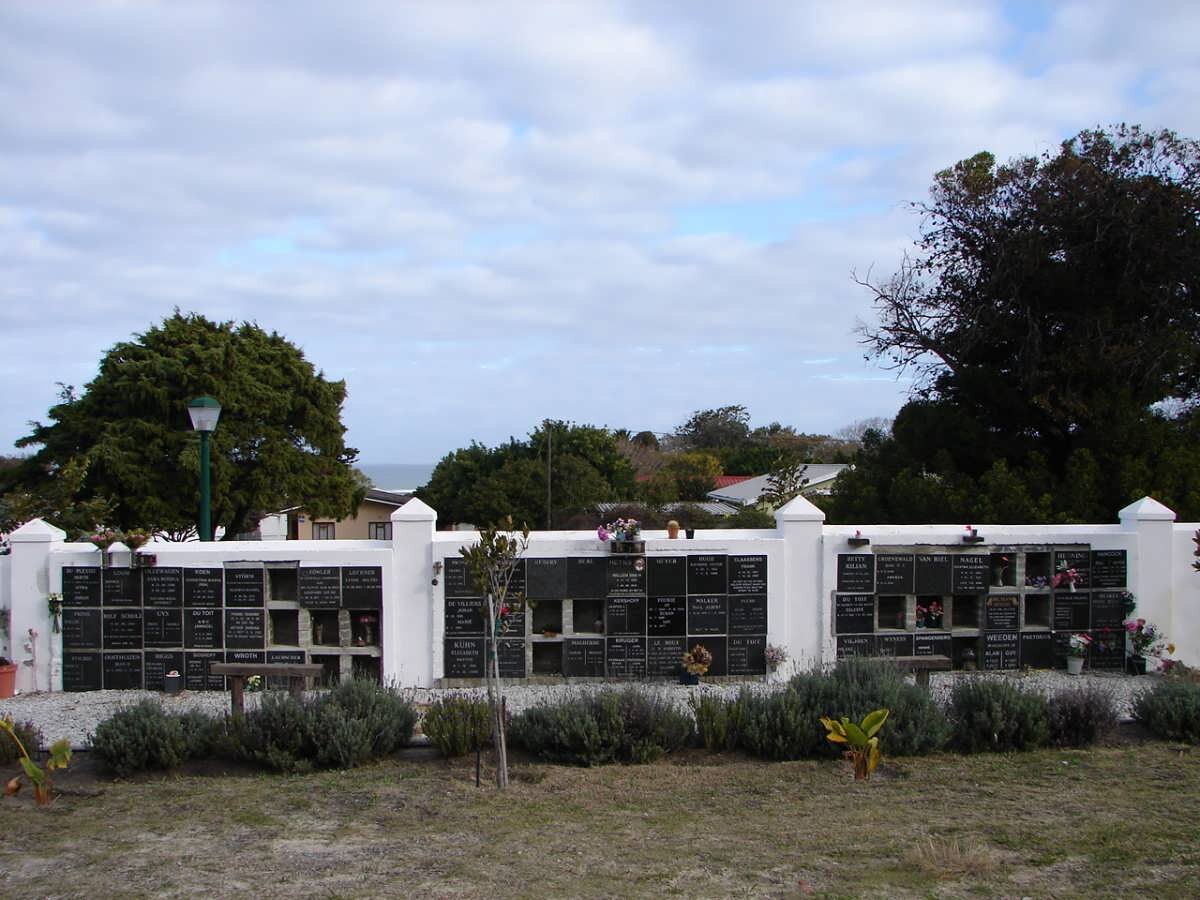 1. Oorsig gedenkmuur / Overview memorial wall