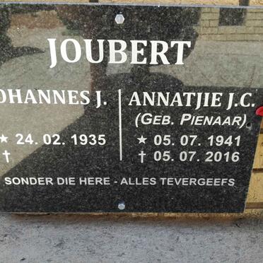 JOUBERT Johannes J. 1935- &amp; Annatjie J.C. PIENAAR 1941-2016