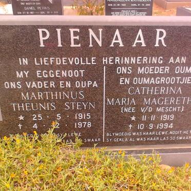 PIENAAR Marthinus Theunis Steyn 1915-1978 &amp; Catherina Maria Mageretha VAN DER MESCHT 1919-1994