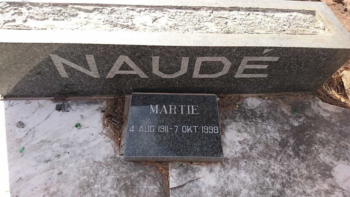NAUDÉ Martie 1911-1998