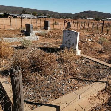 Western Cape, OUDTSHOORN district, Roodeheuvel 141_1, farm cemetery