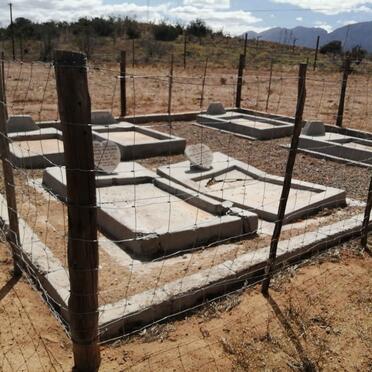 Western Cape, OUDTSHOORN district, Doornkraal 61, farm cemetery_3