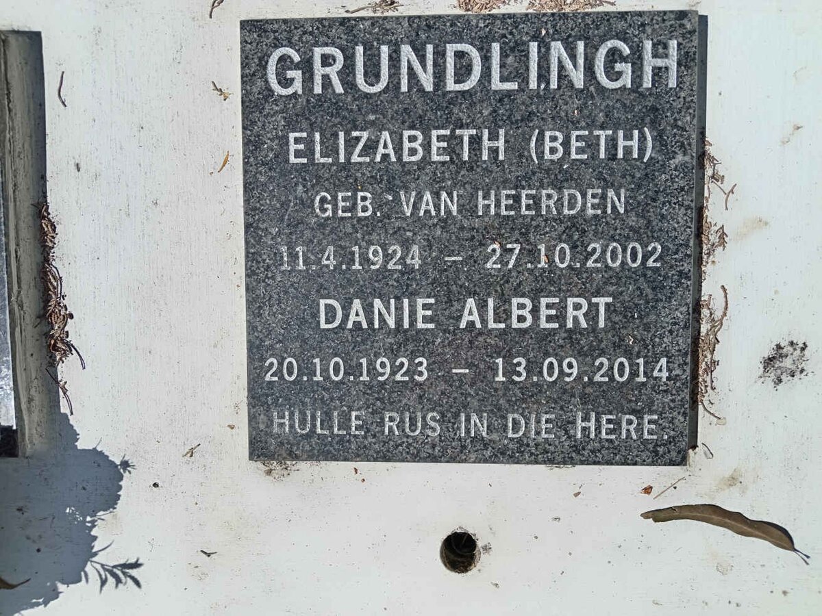 GRUNDLINGH Danie Albert 1923-2014 &amp; Elizabeth VAN HEERDEN 1924-2002