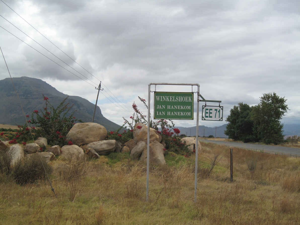 1. Entrance from main road to Winkelshoek