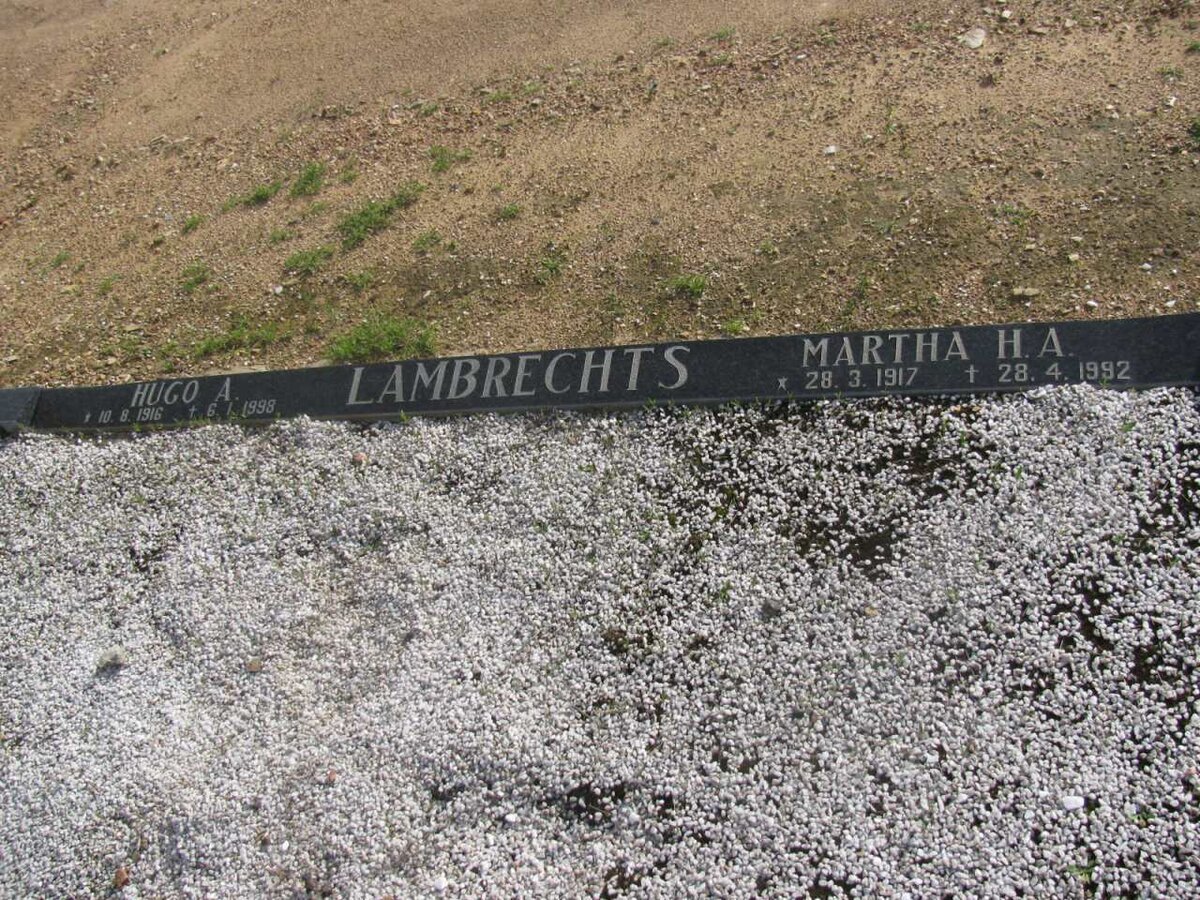 LAMBRECHTS Hugo A. 1916-1998 &amp; Martha H.A. 1917-1992