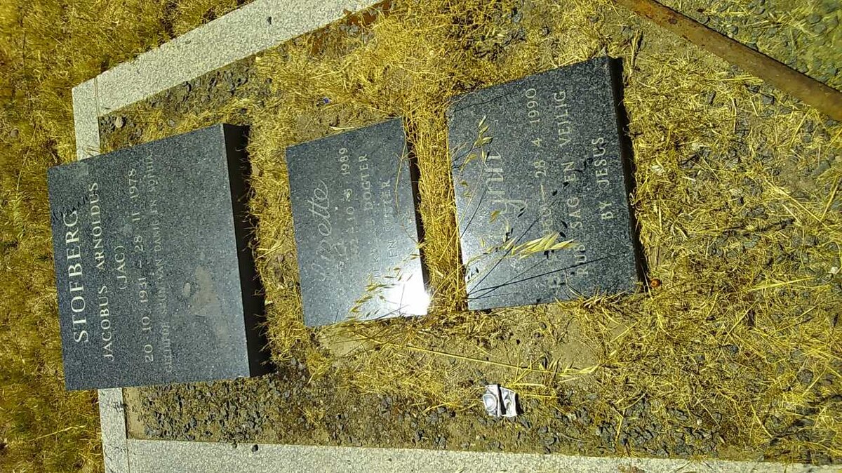 STOFBERG Jacobus Arnoldus 1931-1978 :: ? Lizette 1942-1989 :: ? Lynn 1960-1990