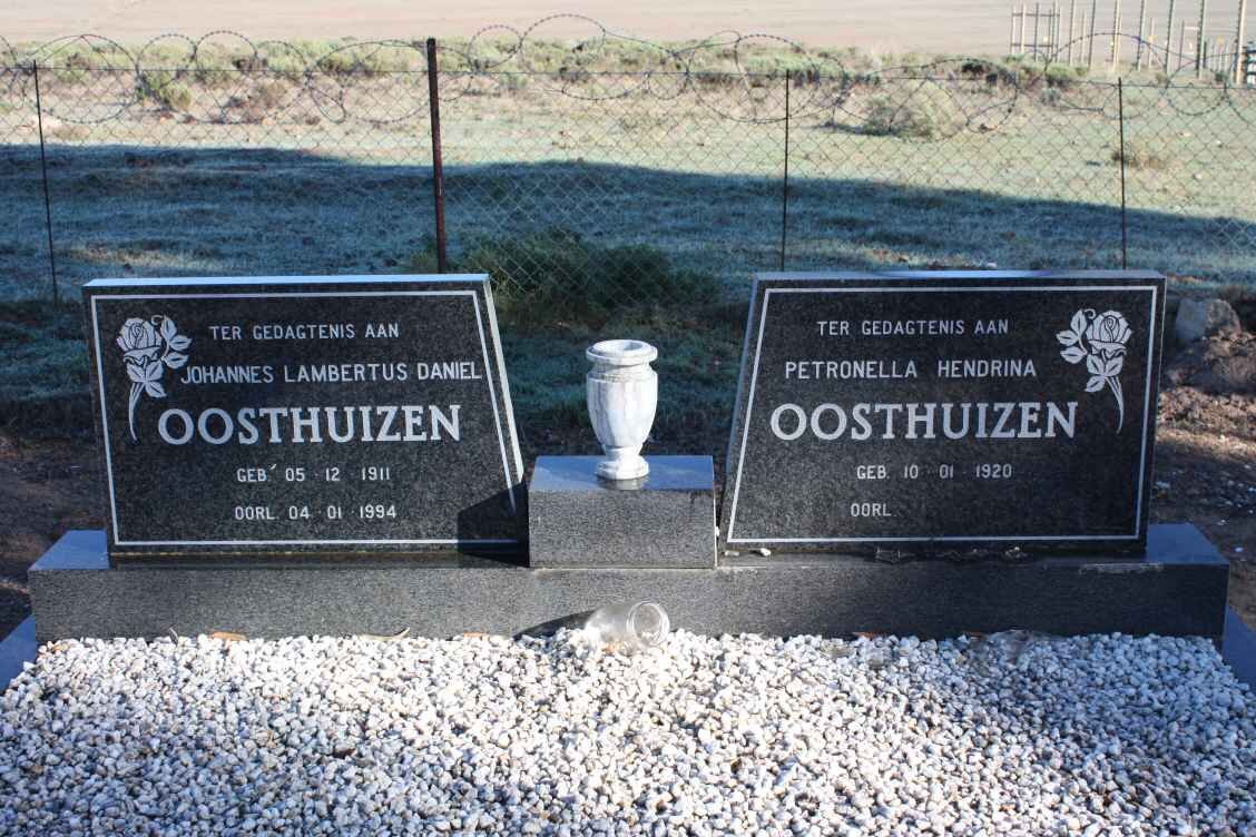 OOSTHUIZEN Johannes Lambertus Daniel 1911-1994 &amp; Petronella Hendrina 1920-