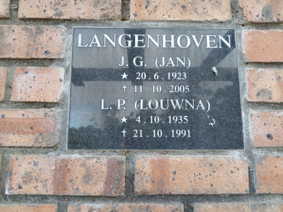 LANGENHOVEN J.G. Jan 1923-2005 &amp; L.P. Louwna 1935-1991
